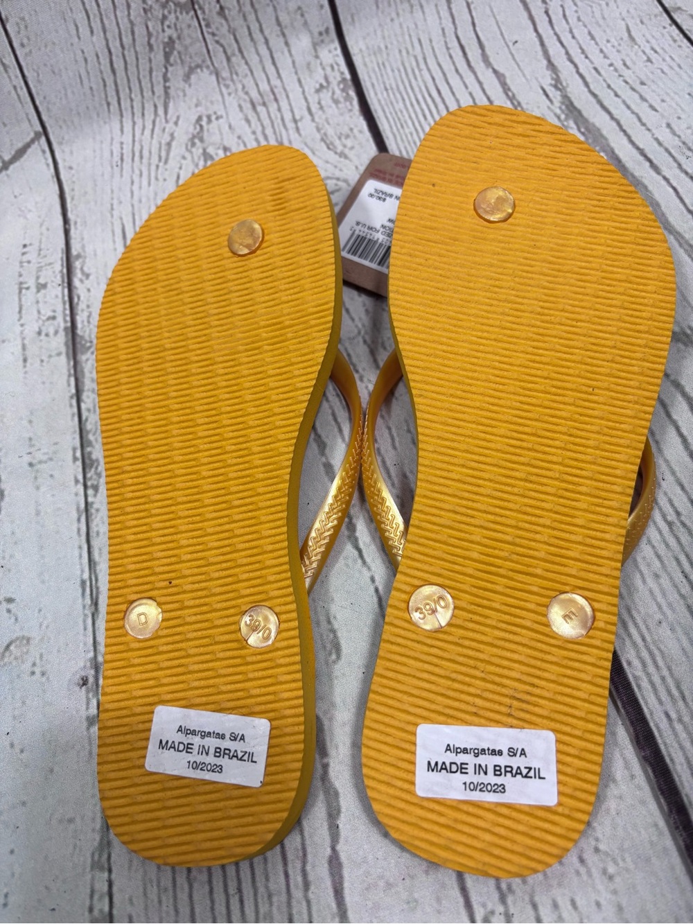 NWT Havaianas Women's Slim Flip Flops in Pop Yellow - Picture 3 of 5
